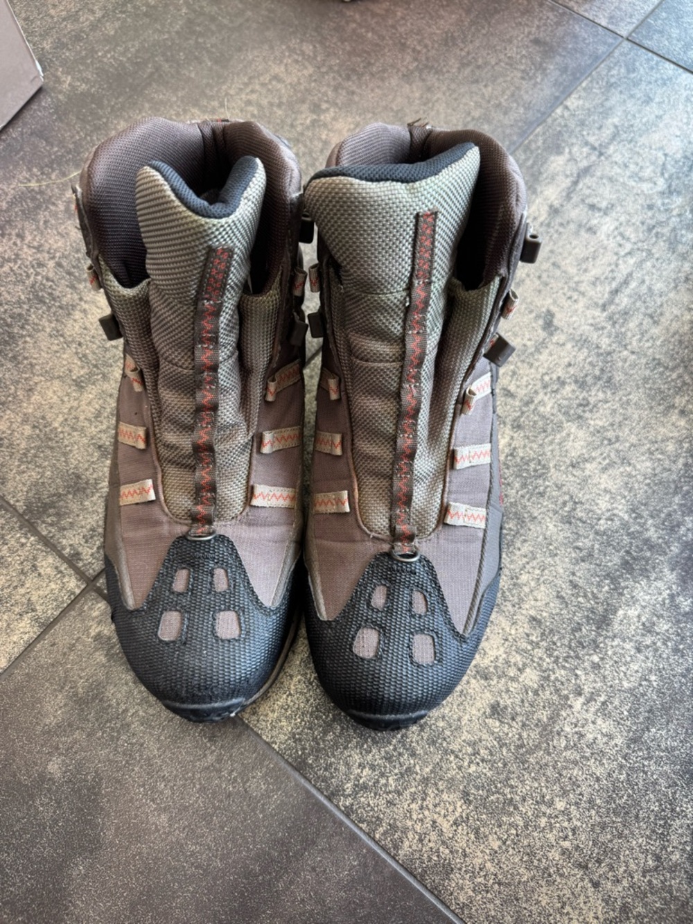 Columbia Men's Grey and Black Outdoor winter Boots size 9